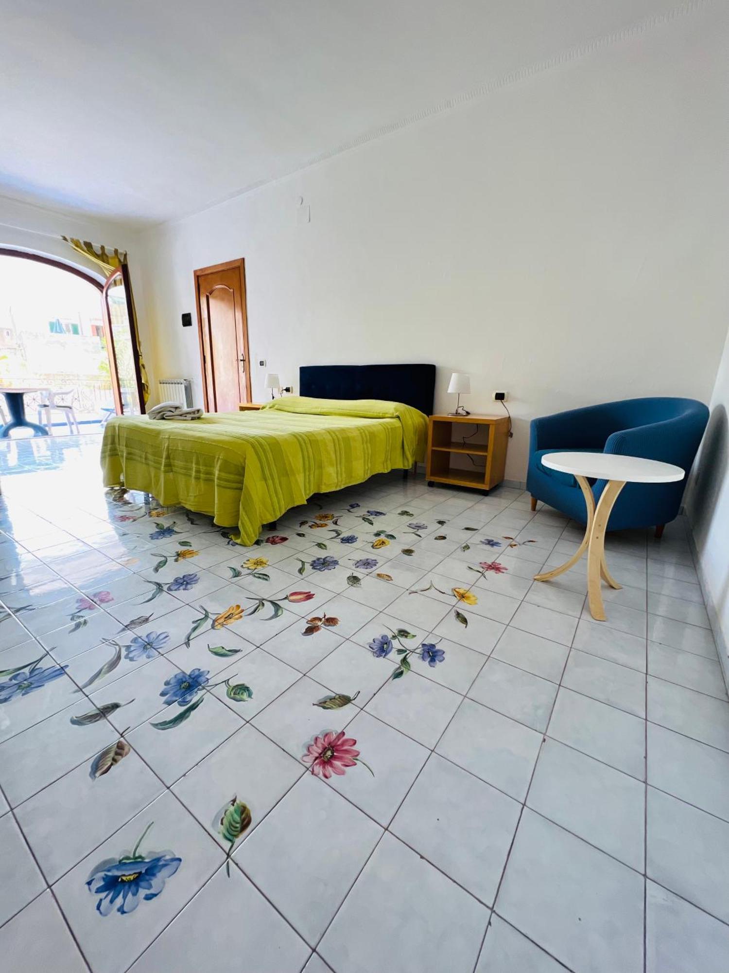 Villa Thomas Bb Conduzione Familiare Forio di Ischia Szoba fotó